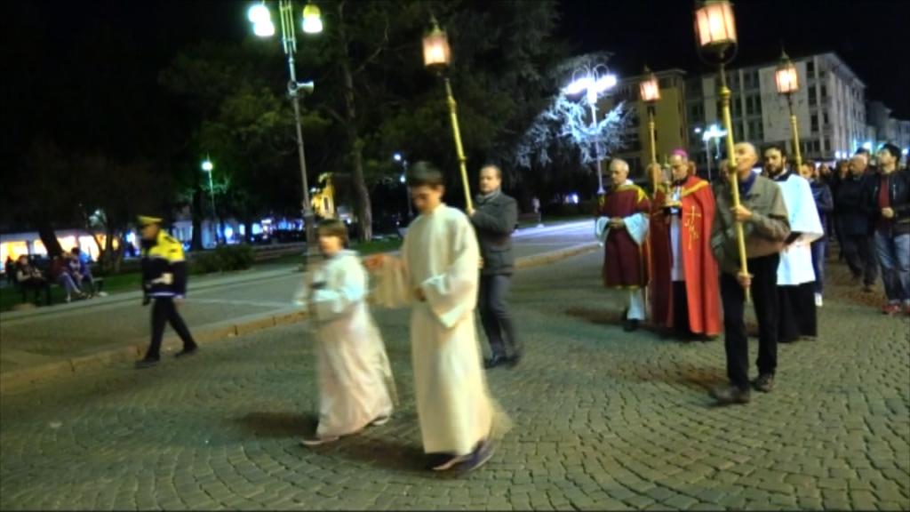 La Via Crucis Per Le Vie Di Belluno Telebelluno