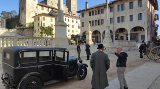 Set a cielo aperto per il centro strico di Feltre, tuffo indietro nel tempo al Novecento