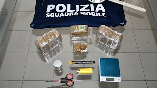 Aveva in casa più di 1 kg di droga: arrestato 55enne